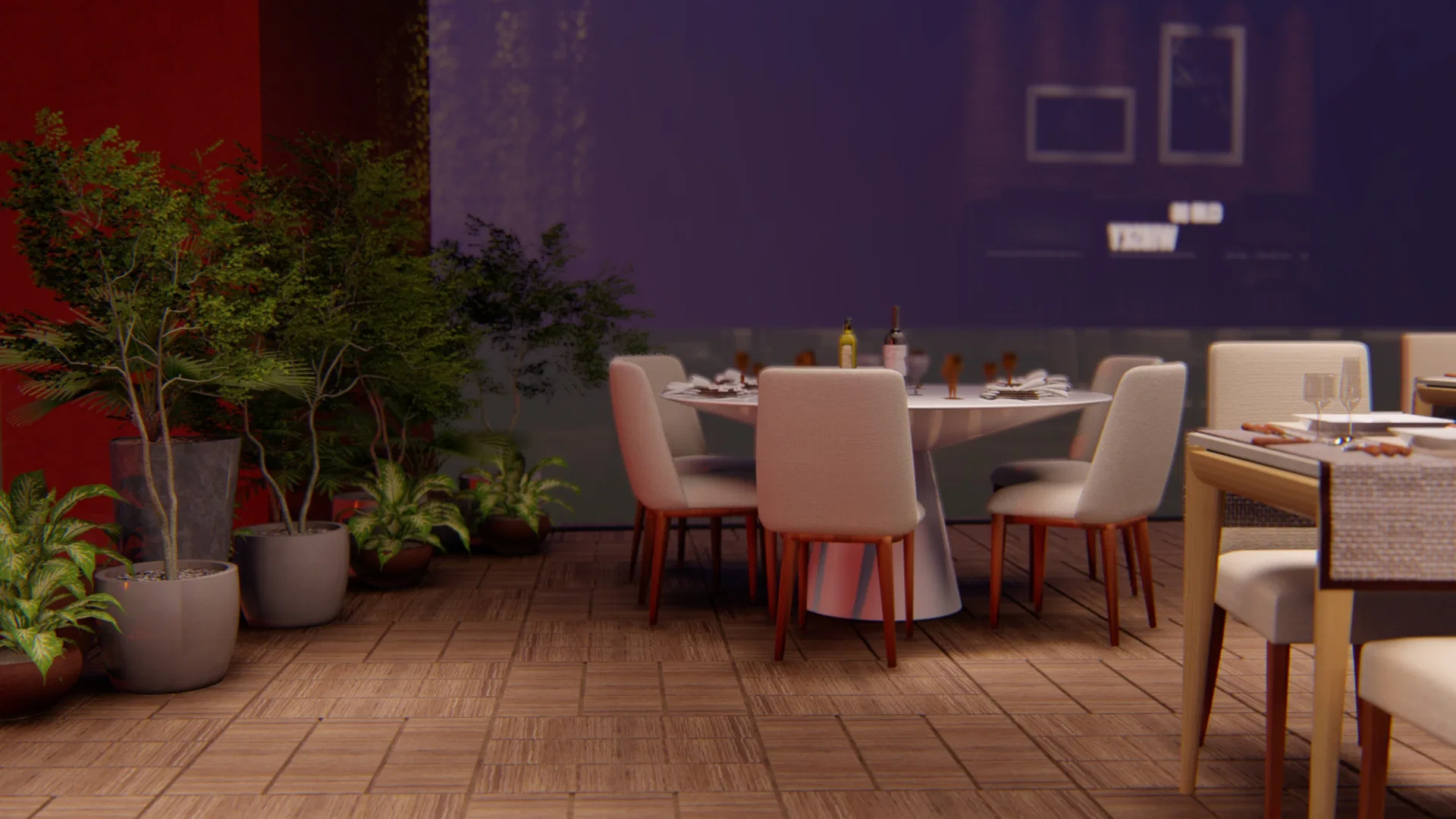 Mesa redonda no terraço cercada de cadeiras bege, com plantas em vasos junto a uma parede vermelha e piso de madeira.
