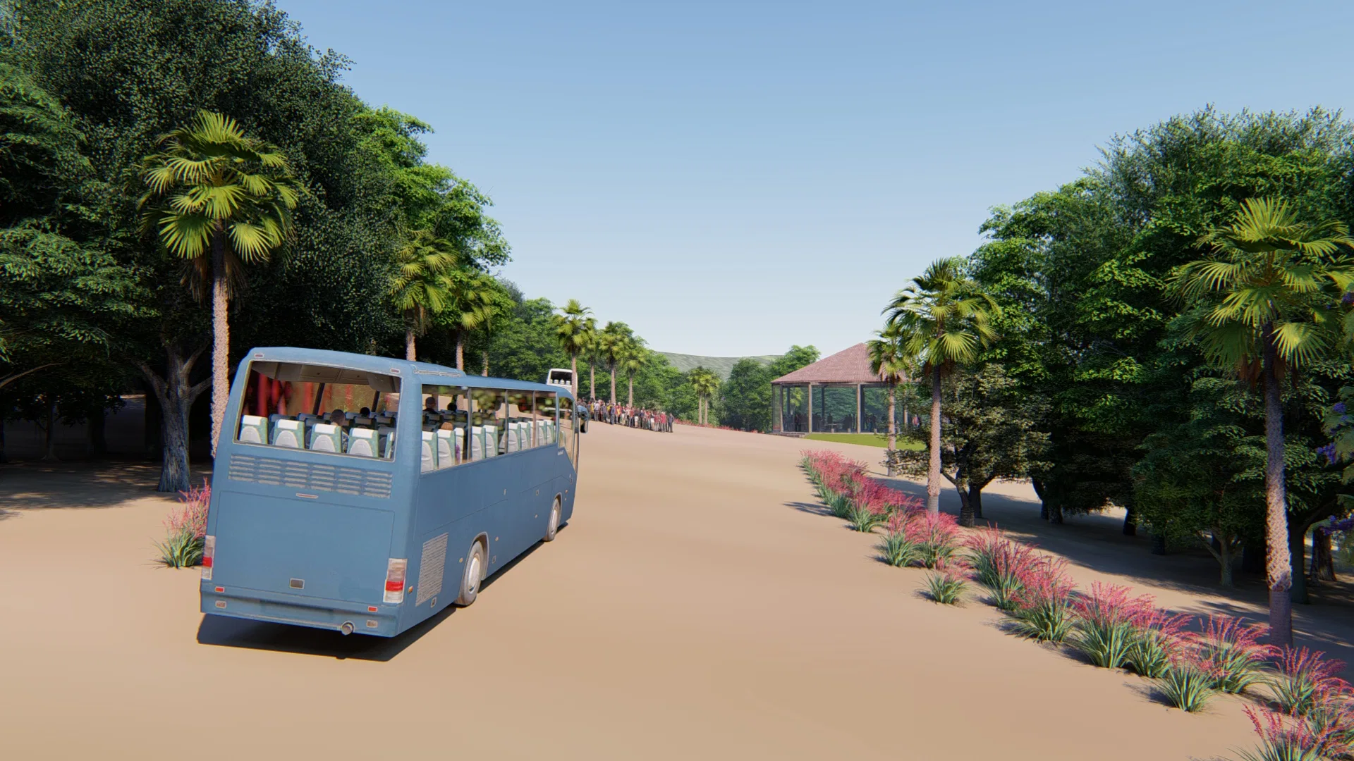 Alameda de terra ladeada por palmeiras e gramíneas floridas em tom rosado, com ônibus turístico azul rumo a um pavilhão ao fundo