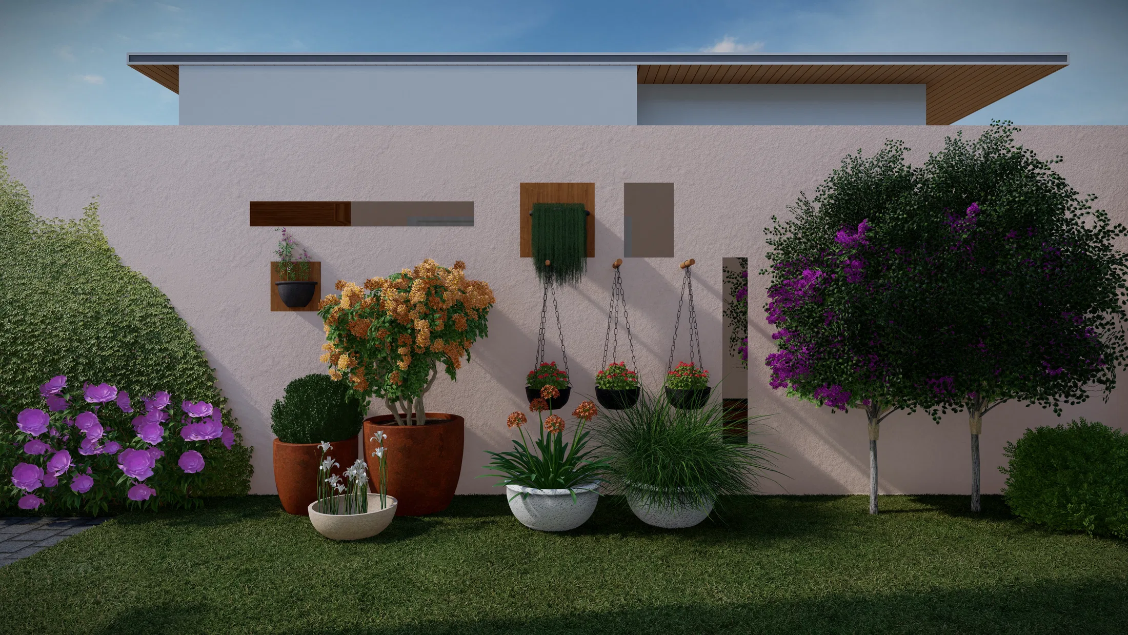 Muro externo transformado em painel de jardim: vasos suspensos, nichos, árvore de flores alaranjadas em vaso, vasos cerâmicos e buganvília roxa à direita.