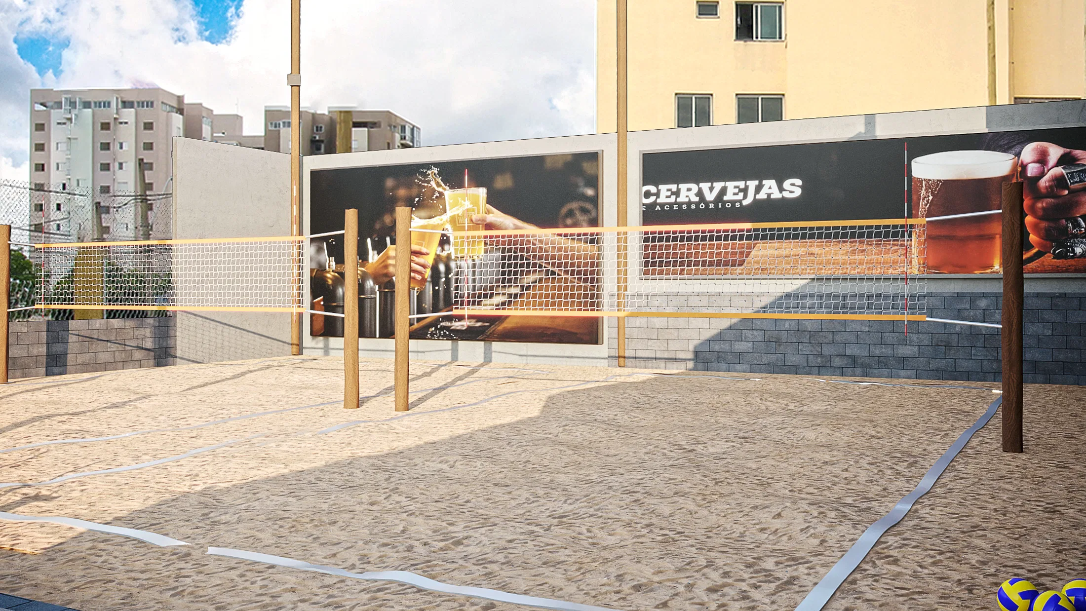 Segunda quadra de vôlei de areia com rede, diante de grandes painéis publicitários de cervejas, com prédios residenciais ao fundo sob céu nublado