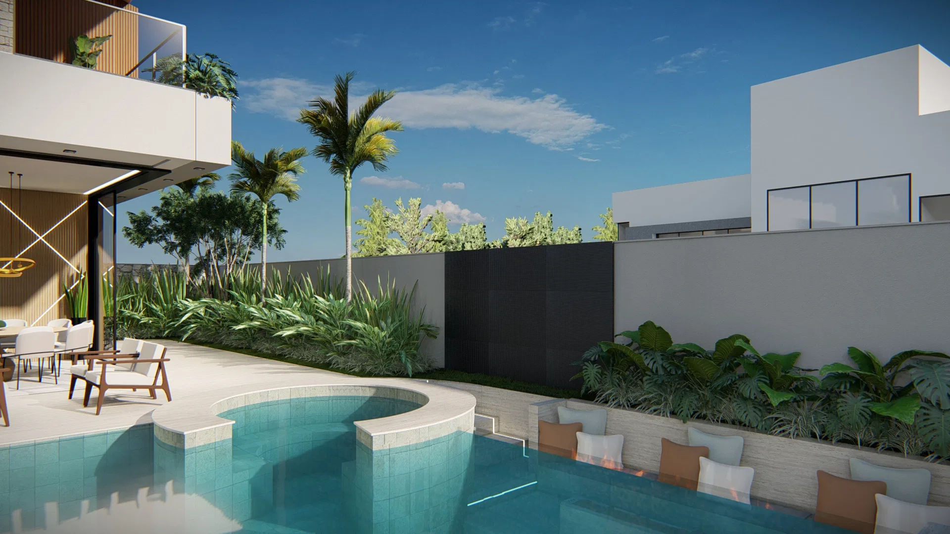 Piscina de traçado curvo com revestimento azul, terraço de estar sob a casa, muro escuro de privacidade e canteiro com almofadas ao longo da borda.