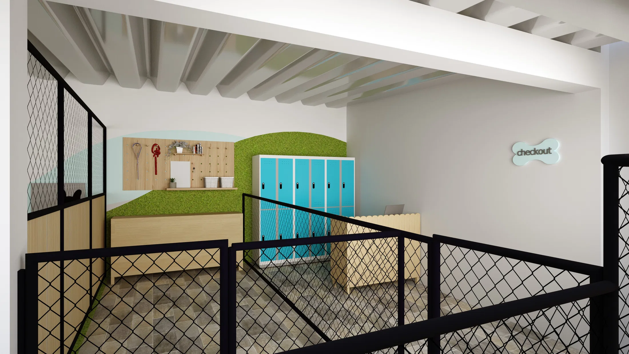 Mezanino interno de checkout com armários azuis, bancada de madeira, painel de grama sintética e guarda-corpo de tela metálica escura.