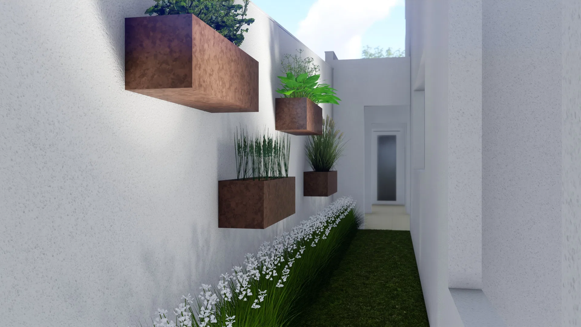 Passagem estreita com cachepôs cúbicos suspensos no muro, faixa de flores brancas e gramíneas e trilha de grama até uma porta ao fundo
