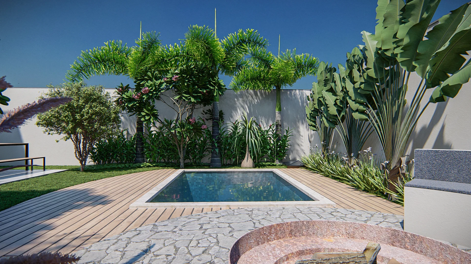 Outro ângulo da piscina com palmeiras altas arqueadas, bananeiras ornamentais junto ao muro e piso de pedra portuguesa ao redor da fogueira