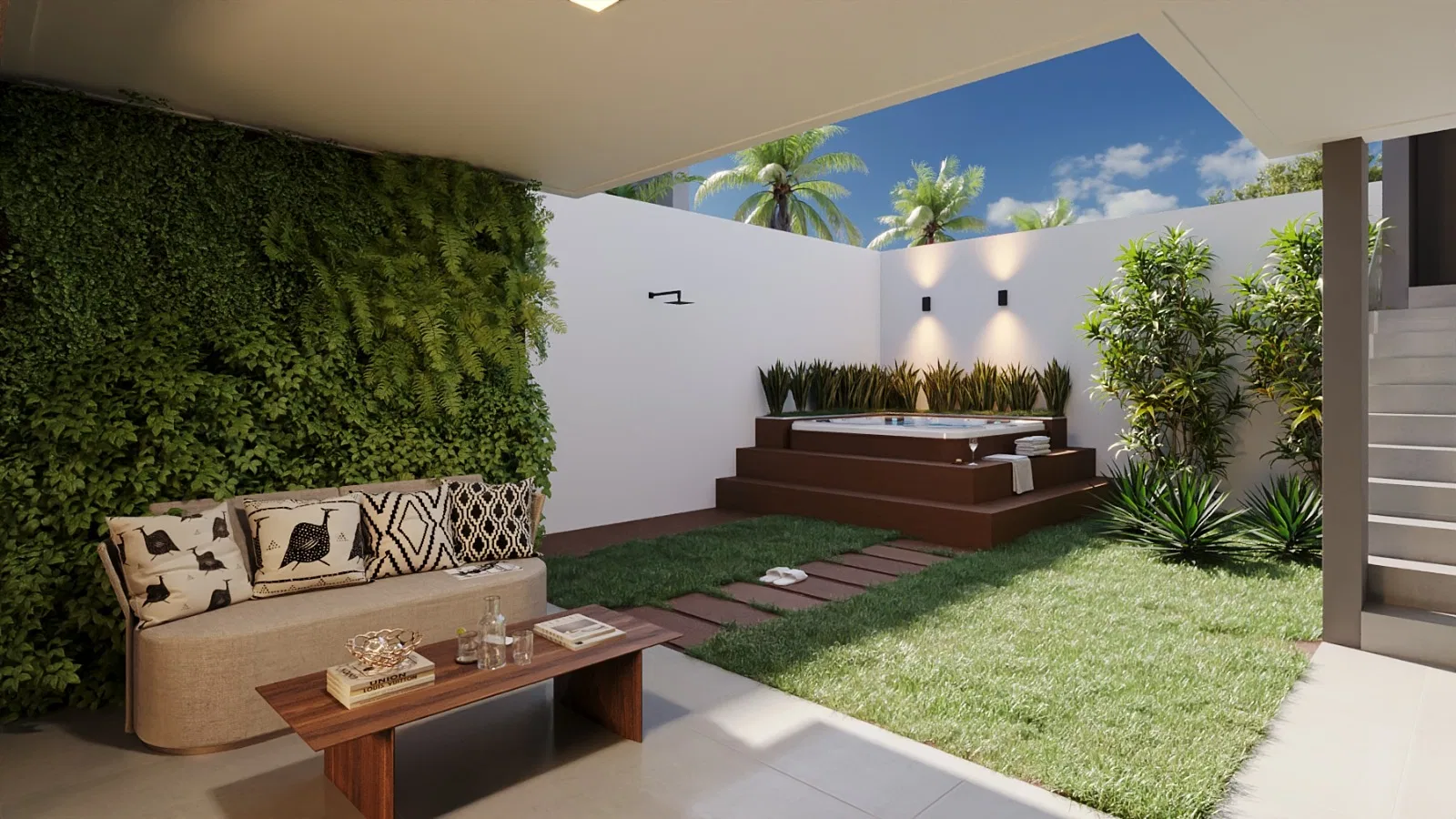 Terraço coberto com jacuzzi sobre deck de madeira, jardim vertical, banco estofado com almofadas estampadas e faixa de grama sob céu aberto