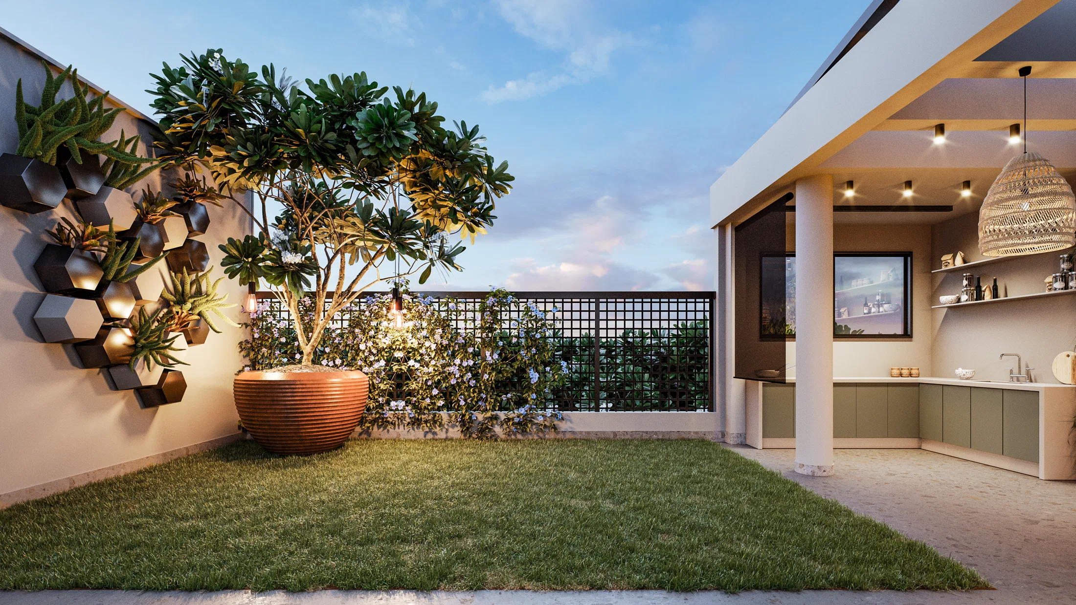 Terraço com painéis de vasos hexagonais, frangipani em grande vaso de terracota sobre o gramado e cozinha externa à direita.