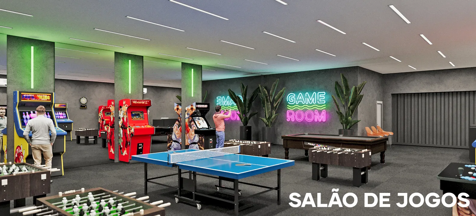 Salão de jogos com fliperamas, mesas de pebolim e de pingue-pongue, sinuca e letreiro neon colorido, com pessoas jogando.