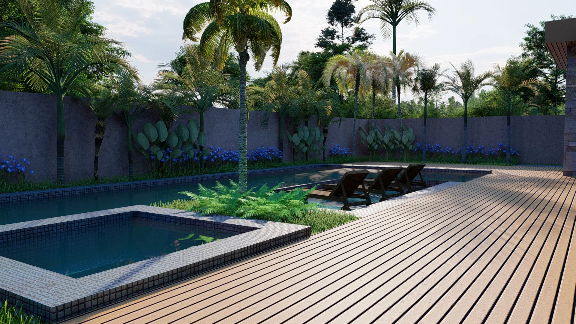 Piscina com spa elevado em pastilha azul, deck de madeira ripada, palmeira central e agapantos floridos junto ao muro de concreto.