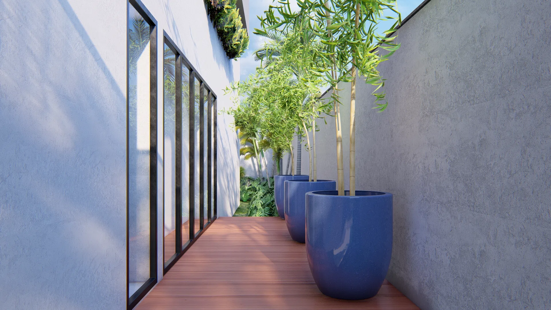 Corredor lateral com piso de deck, vasos altos de fibra azul com bambus e painel de jardim vertical entre parede branca e muro de concreto