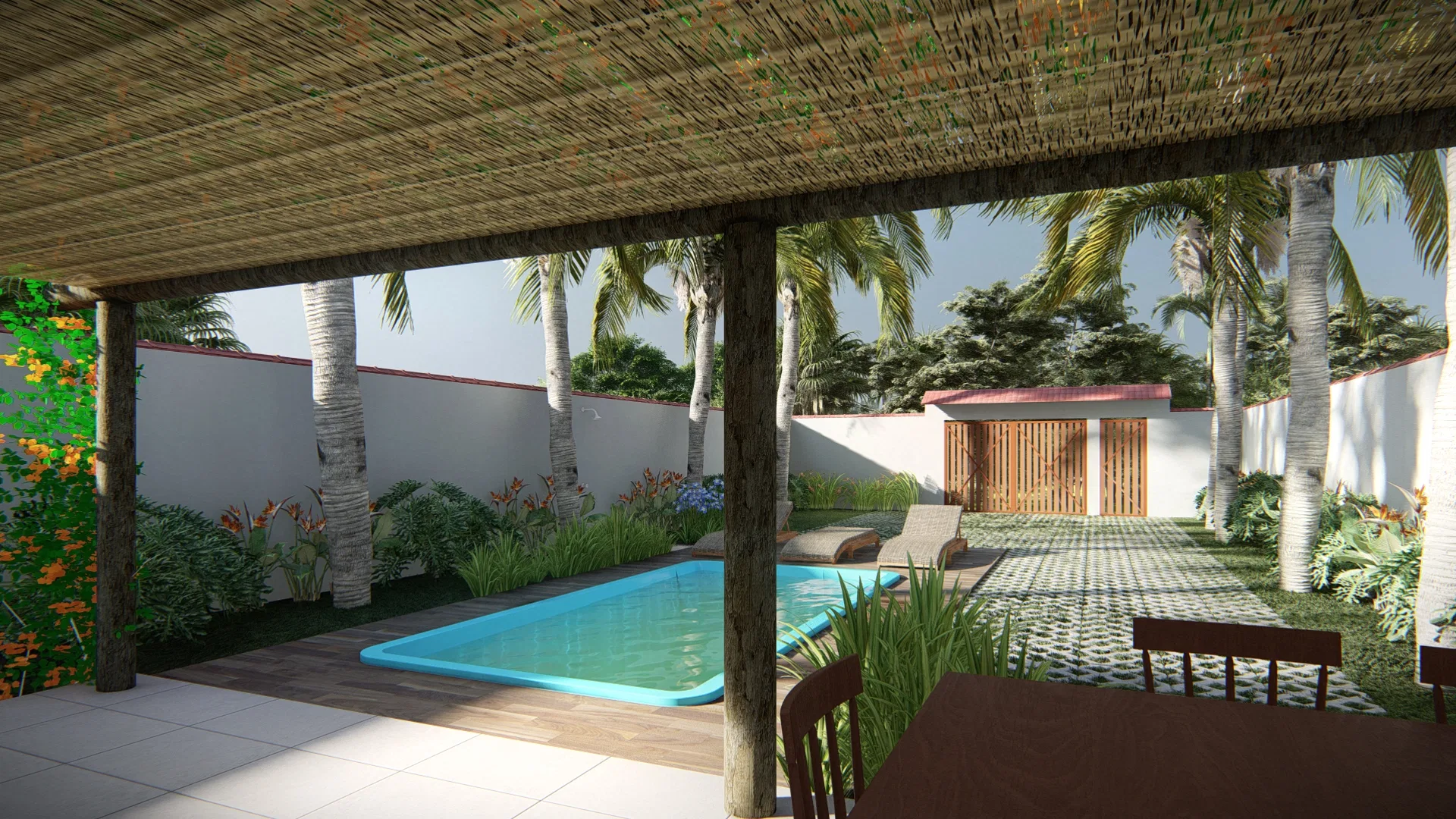 Área de piscina coberta por pergolado de ripas de madeira, troncos de palmeira ao redor e mesa com cadeiras ao fundo