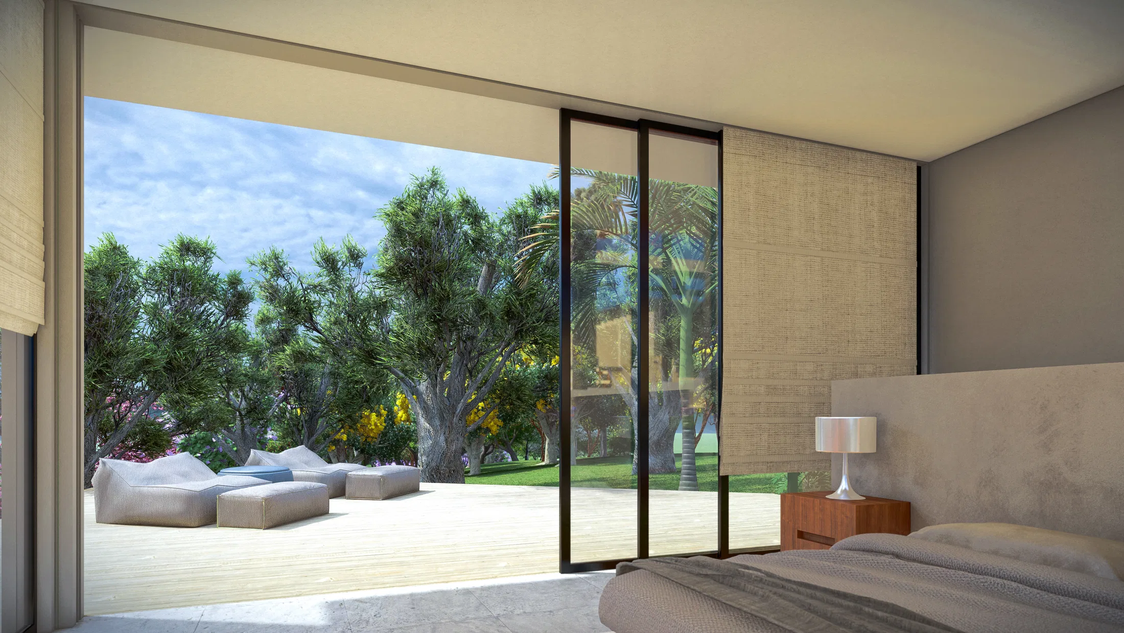 Quarto com porta de vidro de correr aberta para deck de madeira com poltronas de estar entre árvores