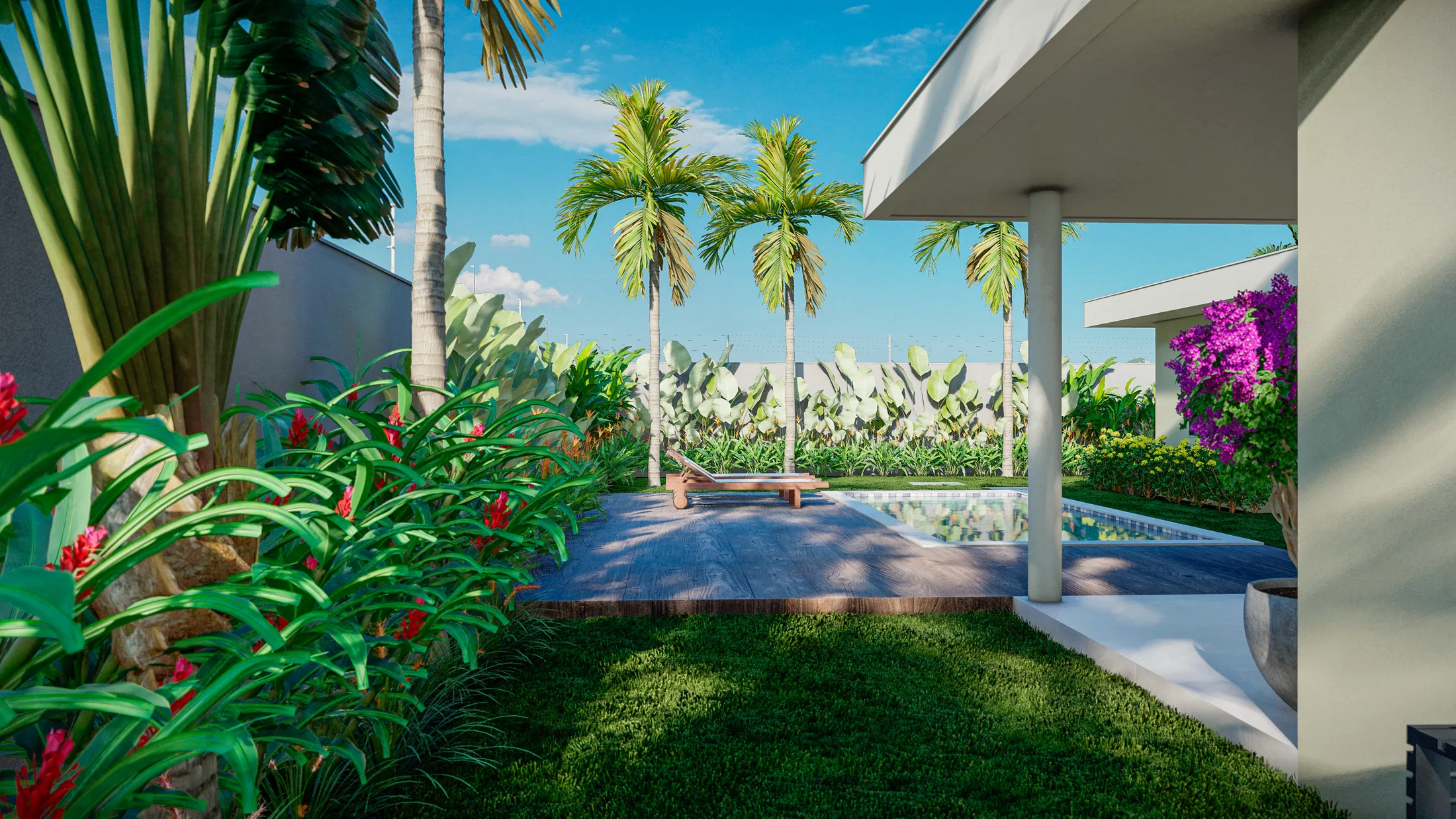Quintal com piscina e deck de madeira, espreguiçadeira única, folhagens densas e buganvília rosa junto à varanda