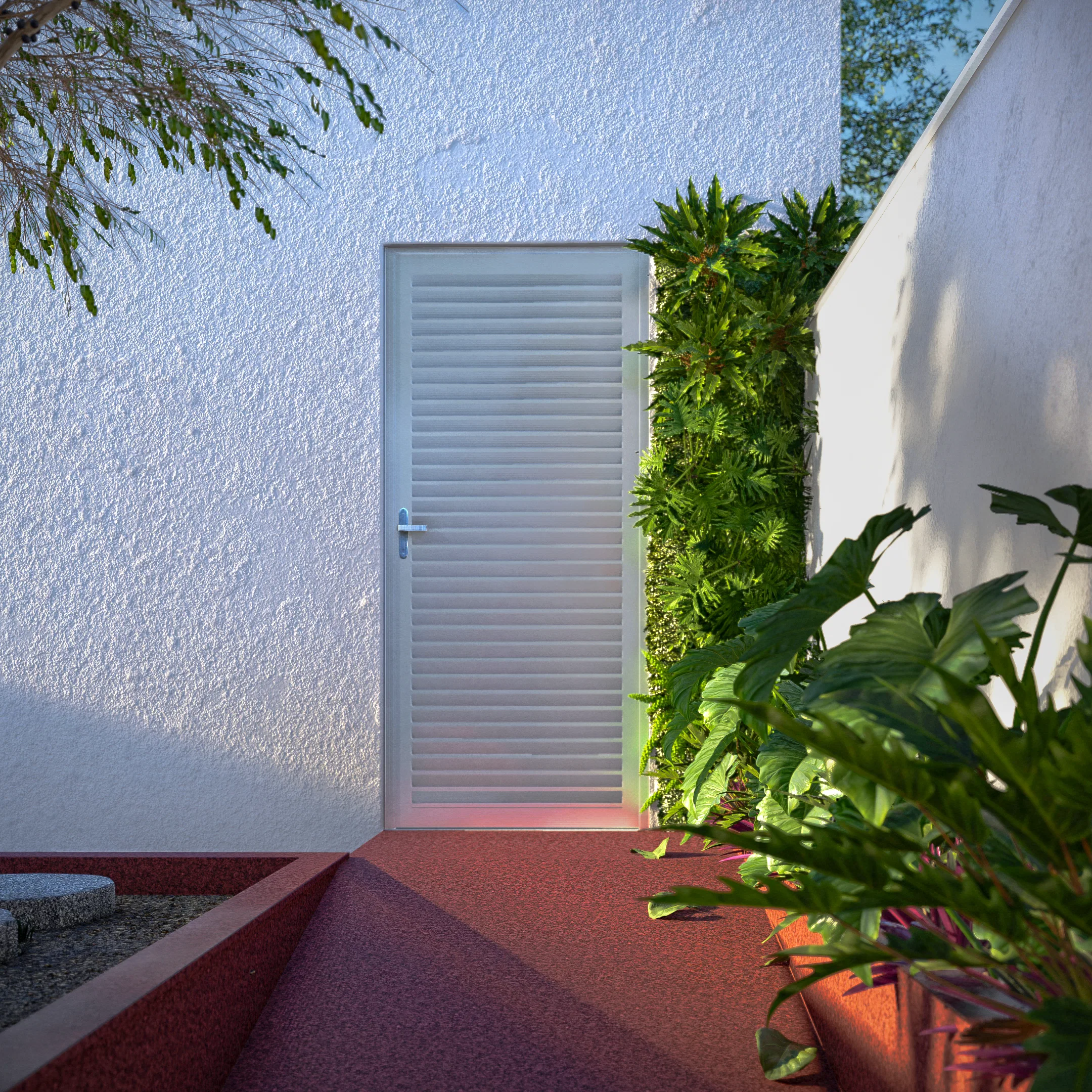 Porta ripada branca ladeada por jardim vertical e folhagens tropicais, sobre piso avermelhado junto a acesso lateral