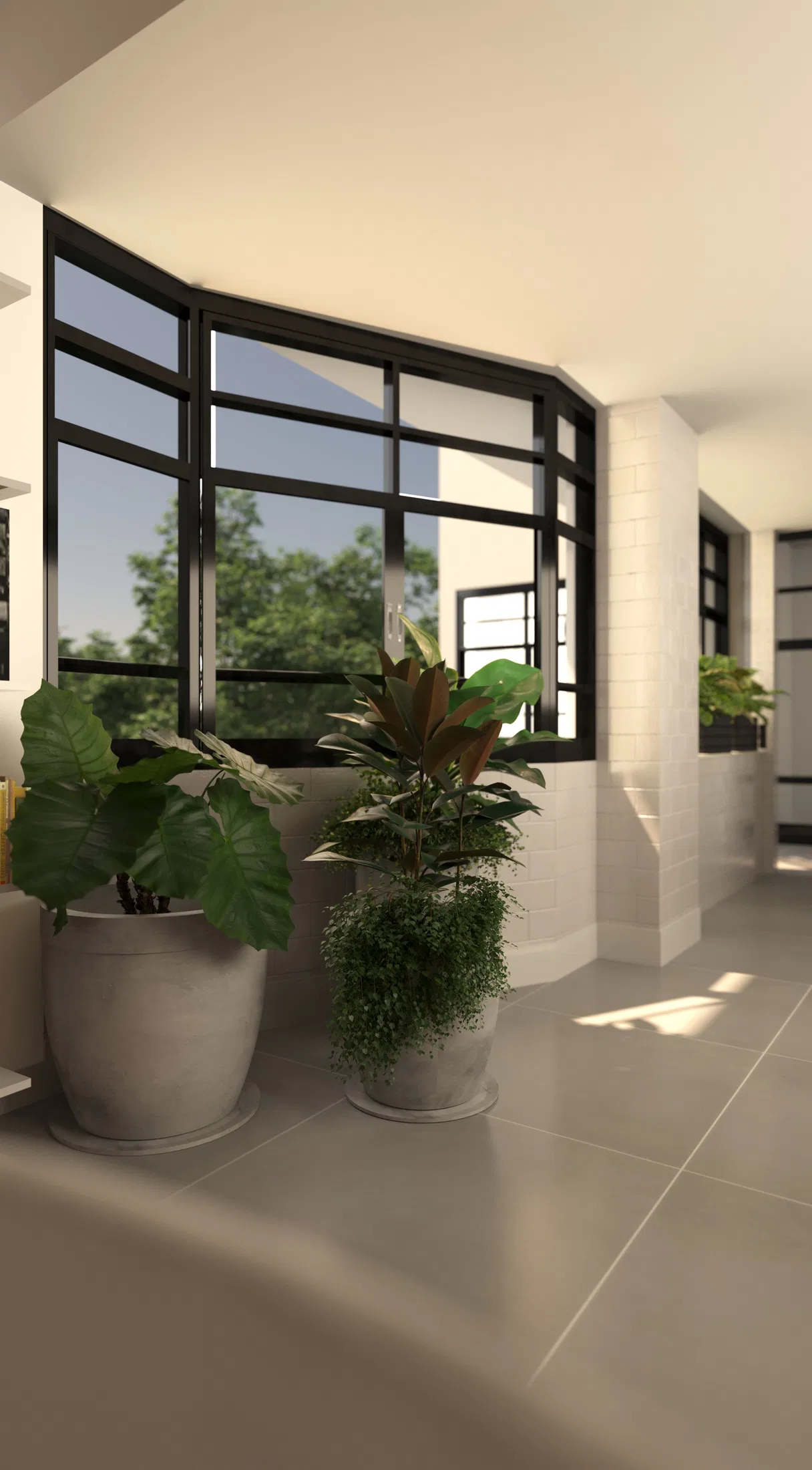 Corredor amplo com janela em esquadria preta, vasos com plantas de folhagem variada e piso em porcelanato cinza