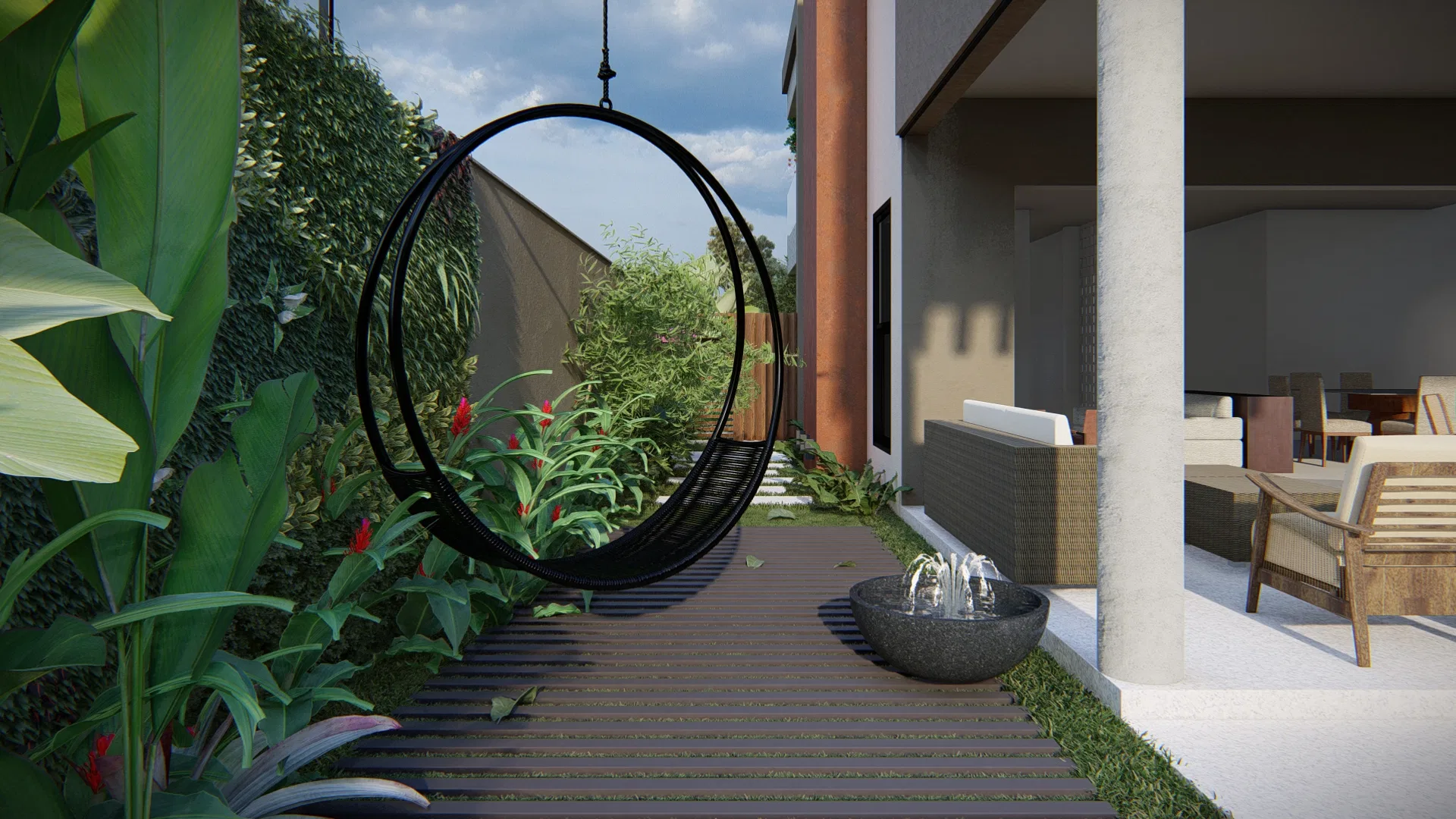 Caminho em deck de madeira com cadeira suspensa circular, fonte em vaso escuro e área de estar coberta ao fundo