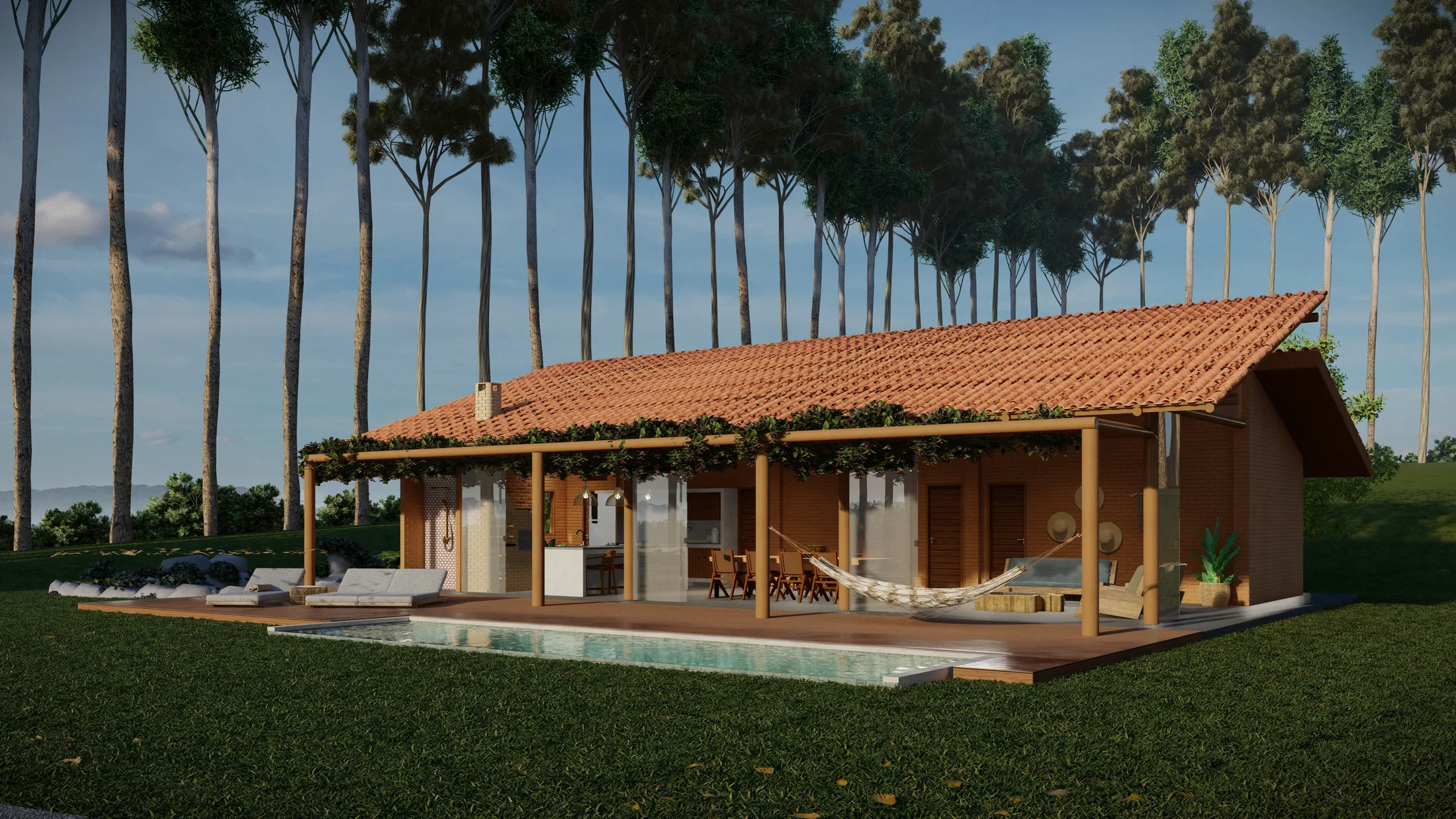 Fachada lateral da casa com piscina retangular estreita junto ao deck de madeira e pergolado com vegetação