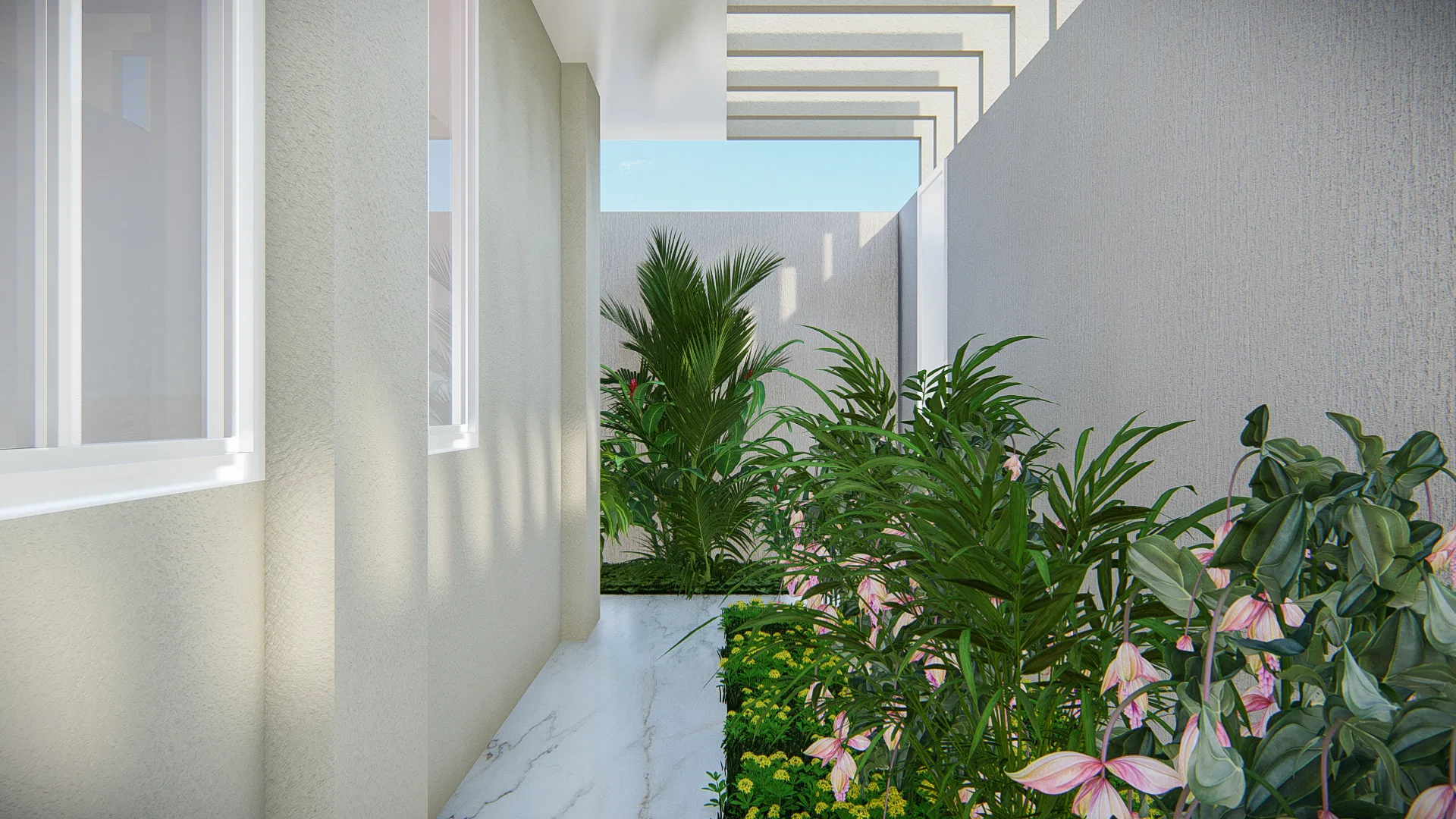 Corredor coberto por pérgola de vigas, com piso de mármore, samambaias, palmeiras e flores entre canteiros baixos