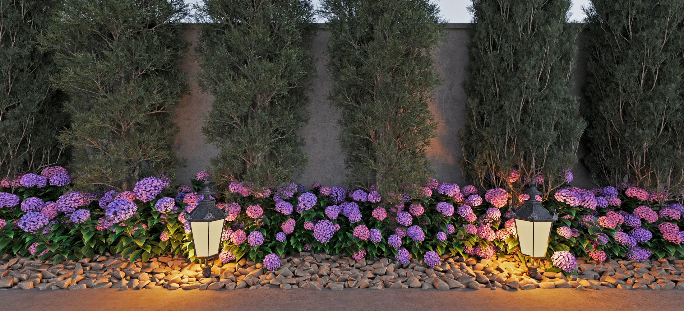 Bordadura de hortênsias rosas e roxas ao longo de um muro cinza, com ciprestes ao fundo e lampiões iluminando o leito de pedras